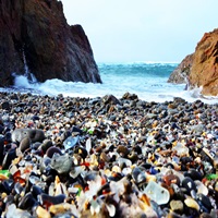 หาดทรายแก้วglass-beach