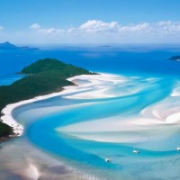 whitehaven-beach-at-whitsunday-island-in-australia